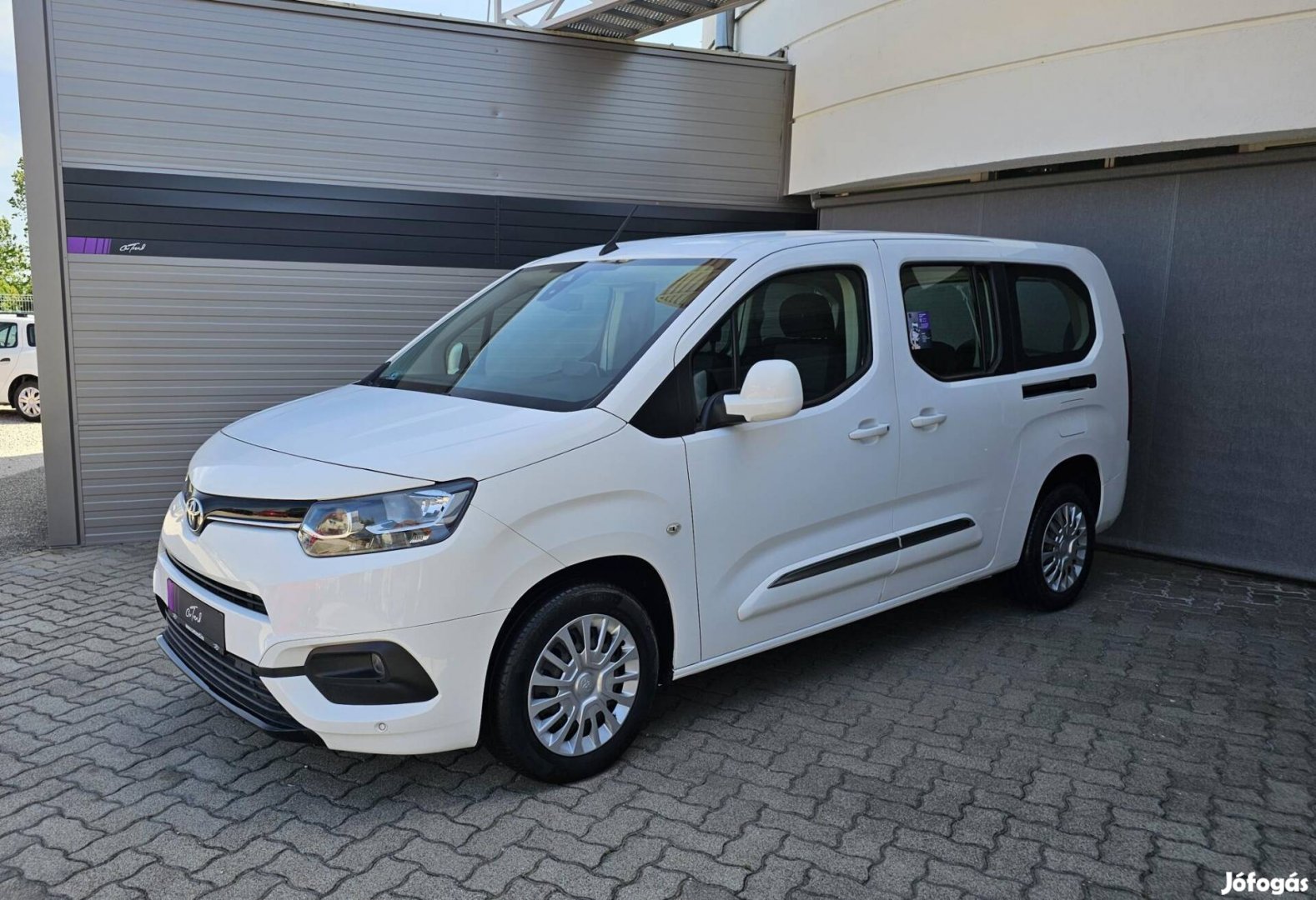 Toyota Proace City Verso 1.2T Shuttle L2H1 [7 s...